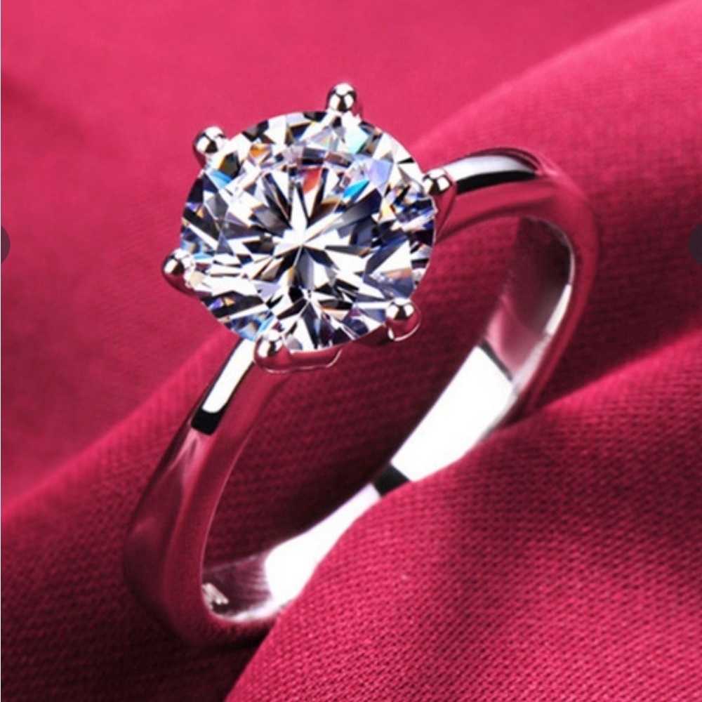 Elegant Silver Solitaire Ring